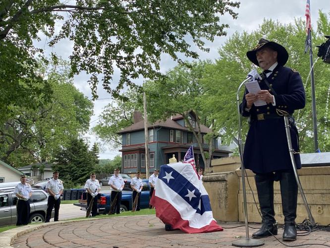 Remembering the Fallen: Lincoln Park ceremony remembers Blue ...