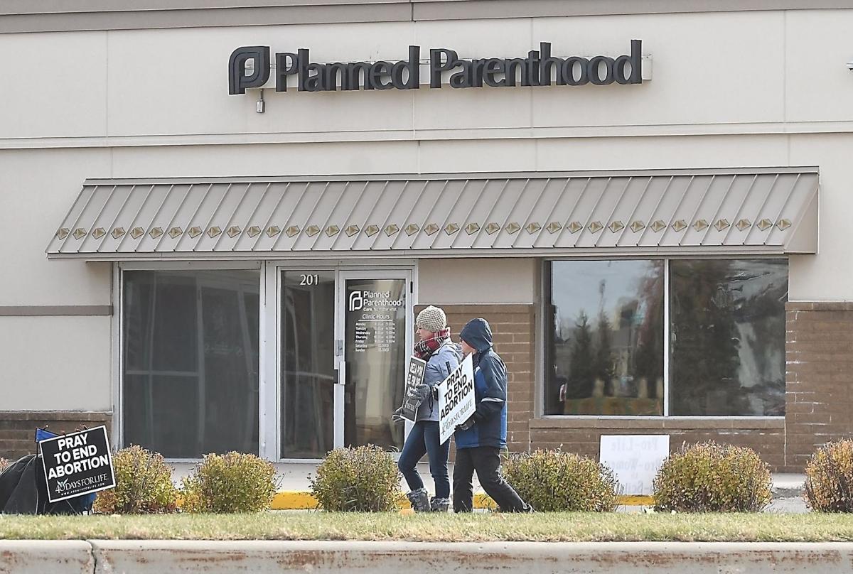 Demonstrators Stand Vigil As High Courts Weigh Abortion Access Local News Mankatofreepress Com