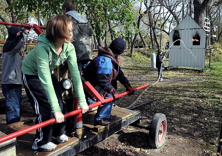 Kids Wrap Their Arms Around Cold History Local News Mankatofreepress Com