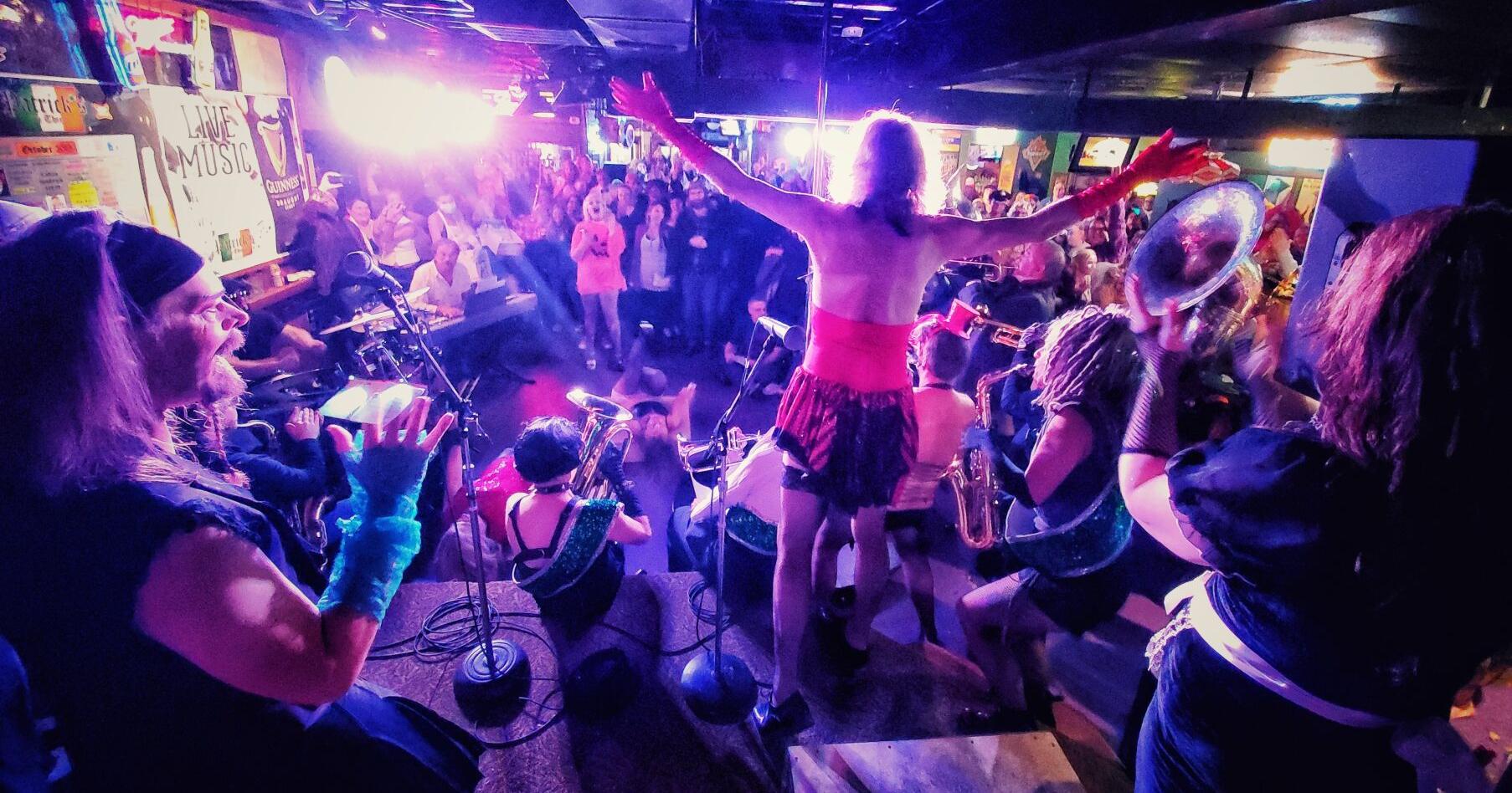 Caught in the act: Exhibit shines light on the beauty of live music - Vimarsana News