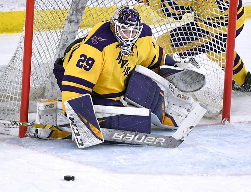 Dryden McKay Vying To Be College Hockey s Top Goalie Local Sports 