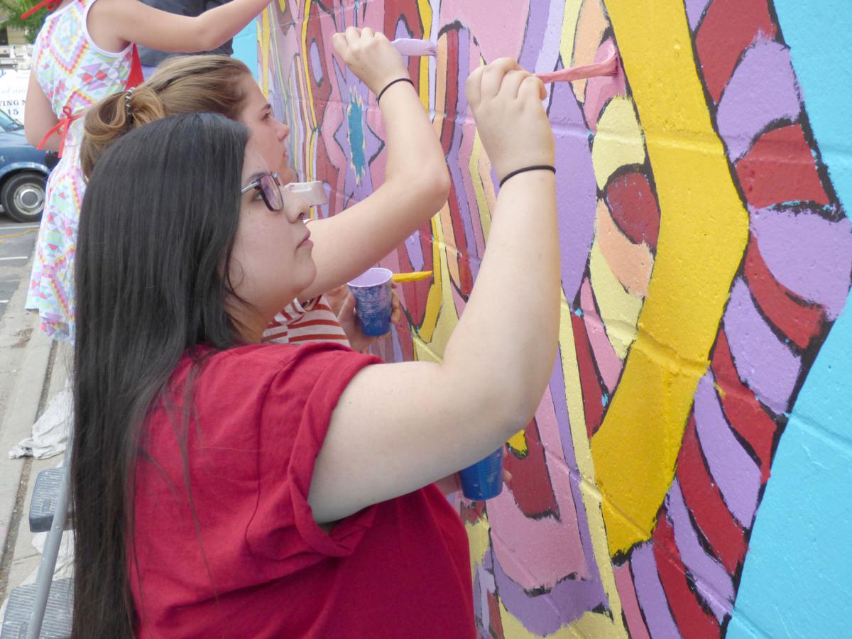 A Community Approach To Art Over 200 Participate In Mankato S Old