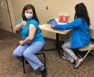 A Gigantic Step Forward Covid 19 Vaccinations Begin At Mankato Clinic Local News Mankatofreepress Com