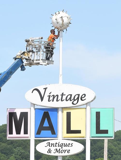 Vintage Mall sign removal