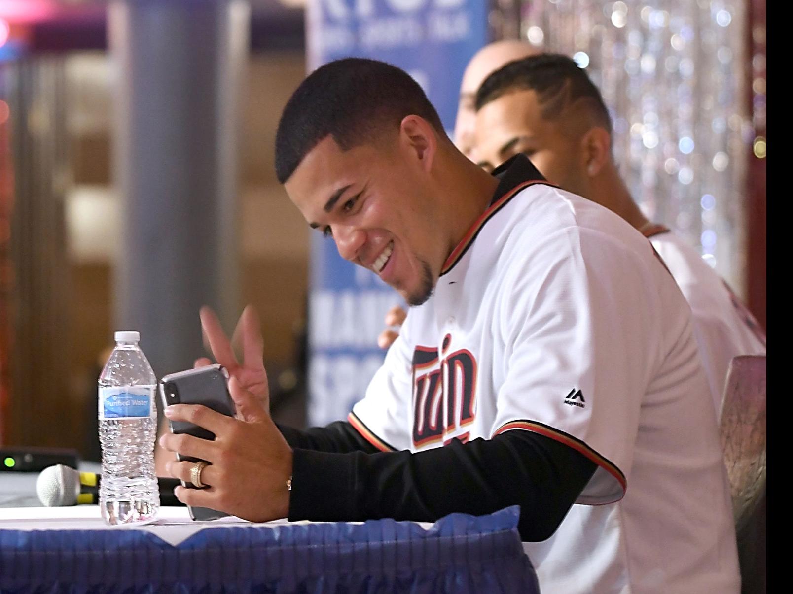 Talkin Twins At Winter Caravan Local Sports Mankatofreepress Com