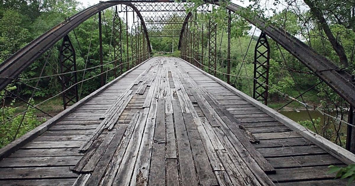 Siblings reminisce about growing up near relocated bridge