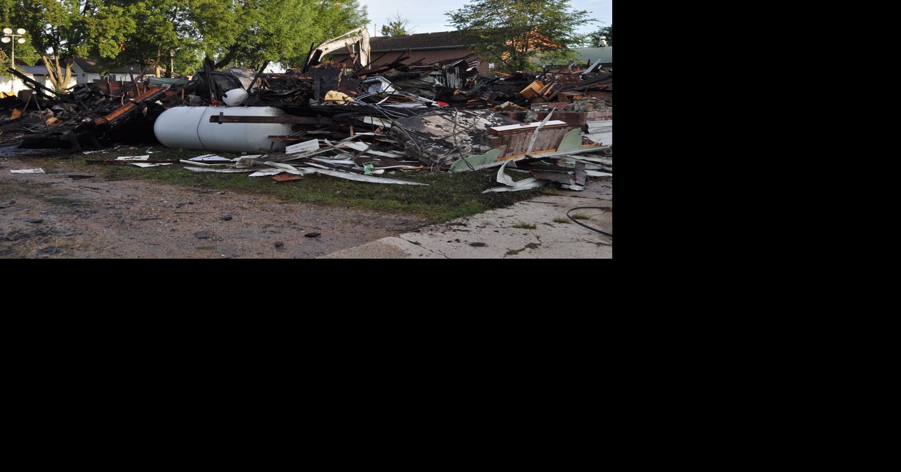 Apartment residents escape complex before explosion in New Auburn