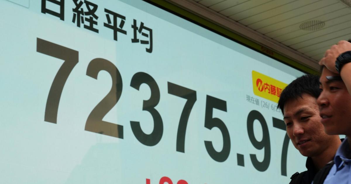 Rebound in tech shares pushes world markets higher, while oil prices fall