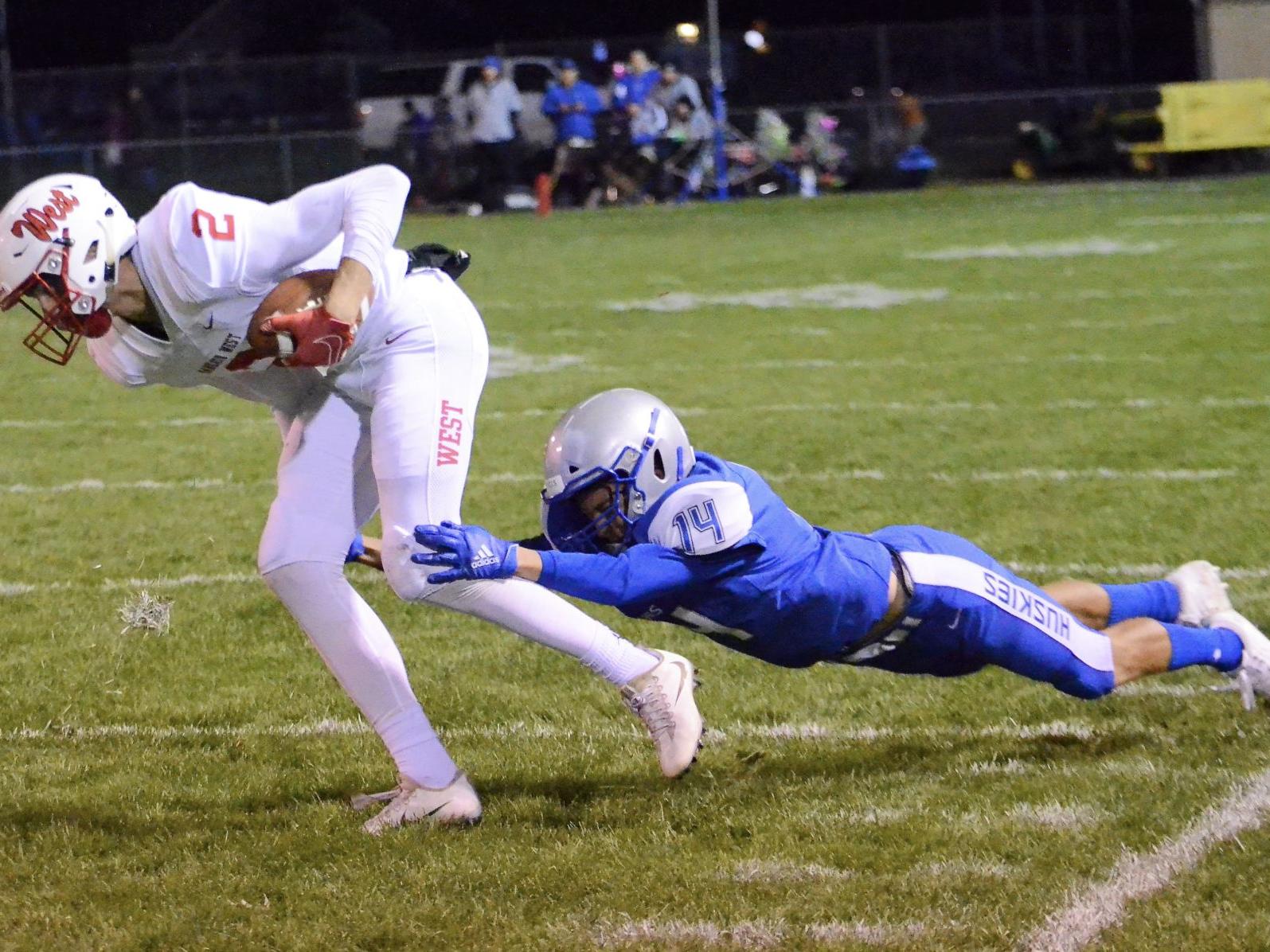 Prep Football Roundup Late Score Lifts No 1 Huskies Over