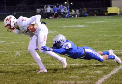 Prep Football Roundup Late Score Lifts No 1 Huskies Over