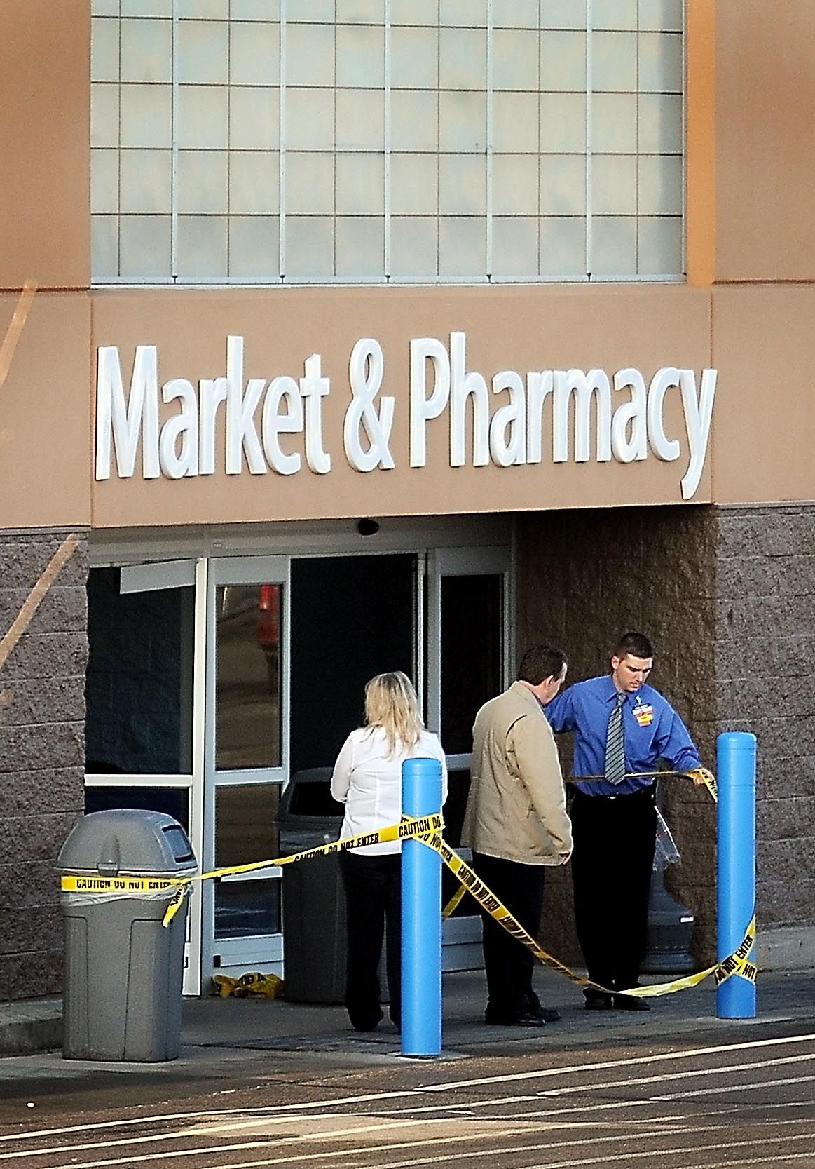 Update Chase Ends With Car Driving Into Wal Mart Local News Mankatofreepress Com