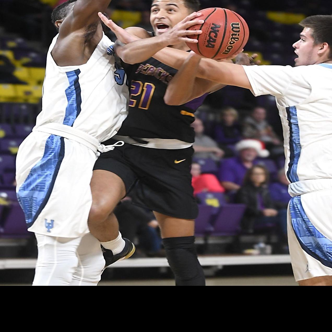 Upper Iowa Hits From Long Range To Down Mavericks 80 74 Local