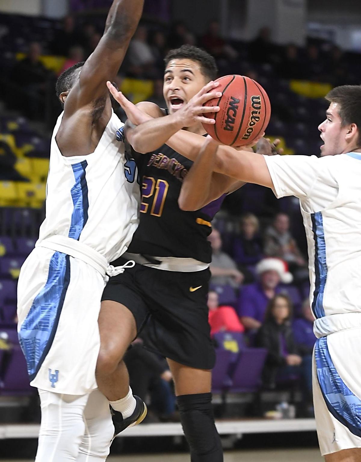 Upper Iowa Hits From Long Range To Down Mavericks 80 74 Local