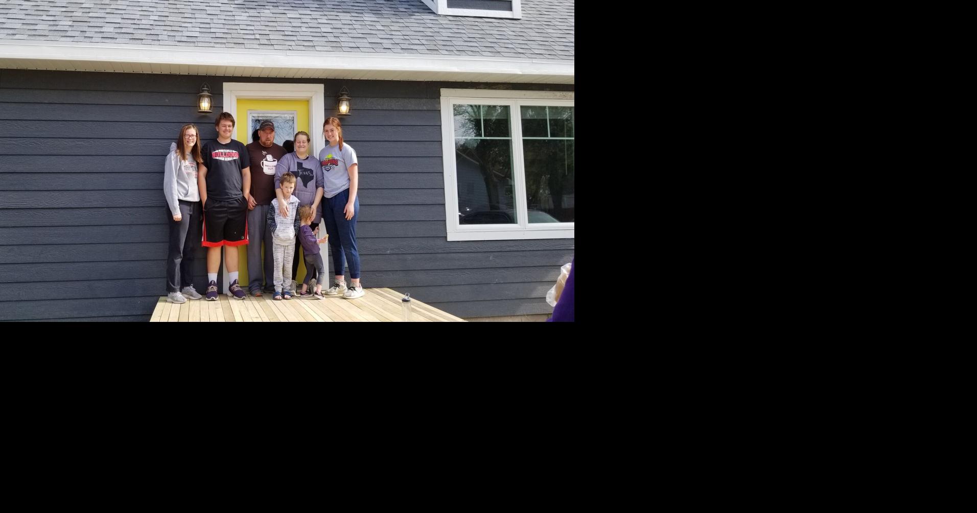 Family moves into new Habitat for Humanity house Family Living