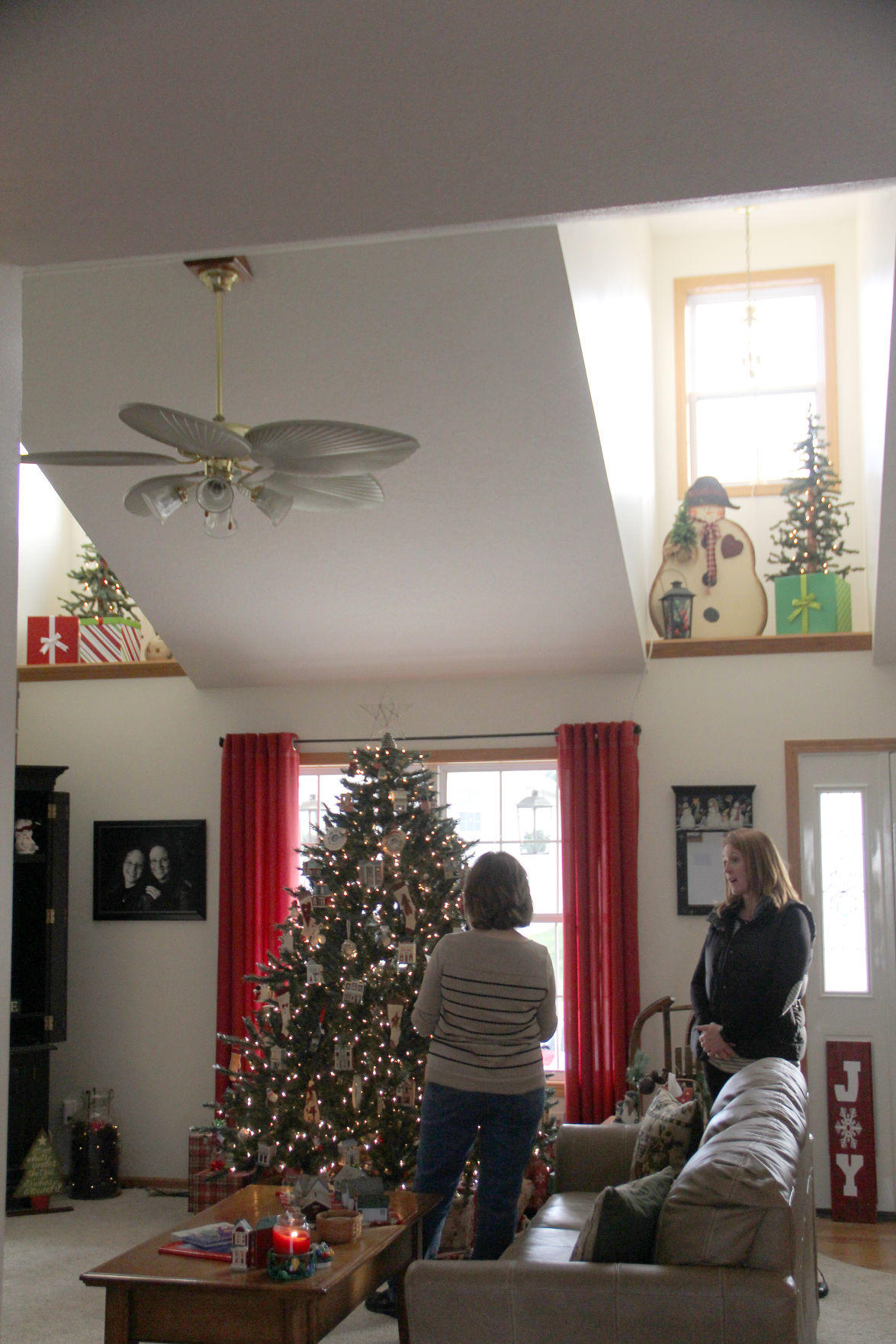 More than 130 people view Christmas Homes Tour munity