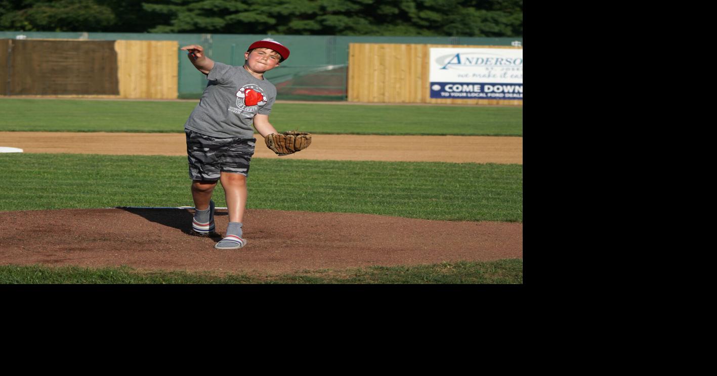 Walter caps first week with no restrictions by throwing out first pitch for Mustangs