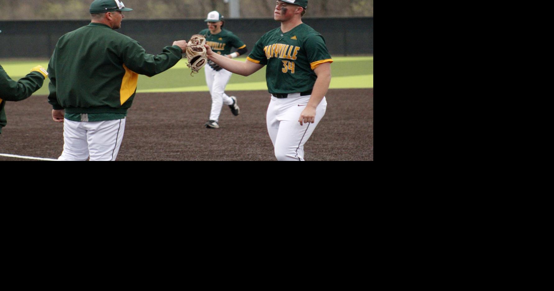 Irish beat Spoofhounds in pitchers' duel