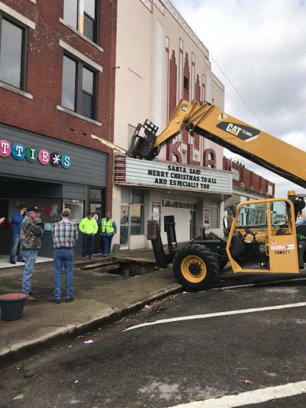 Forklift knocks hole in sidewalk on Choctaw Avenue Local News