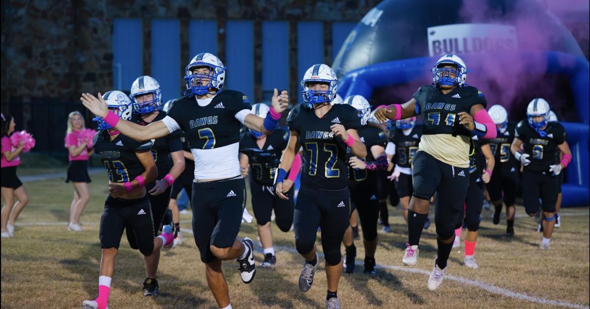 Football roundup: Savanna and Canadian clash in district battle