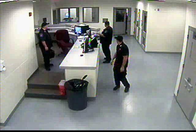 Mcalester Officer In Video Firing A Taser At Cuffed Woman In Several Assault And Battery Cases Local News Mcalesternews Com