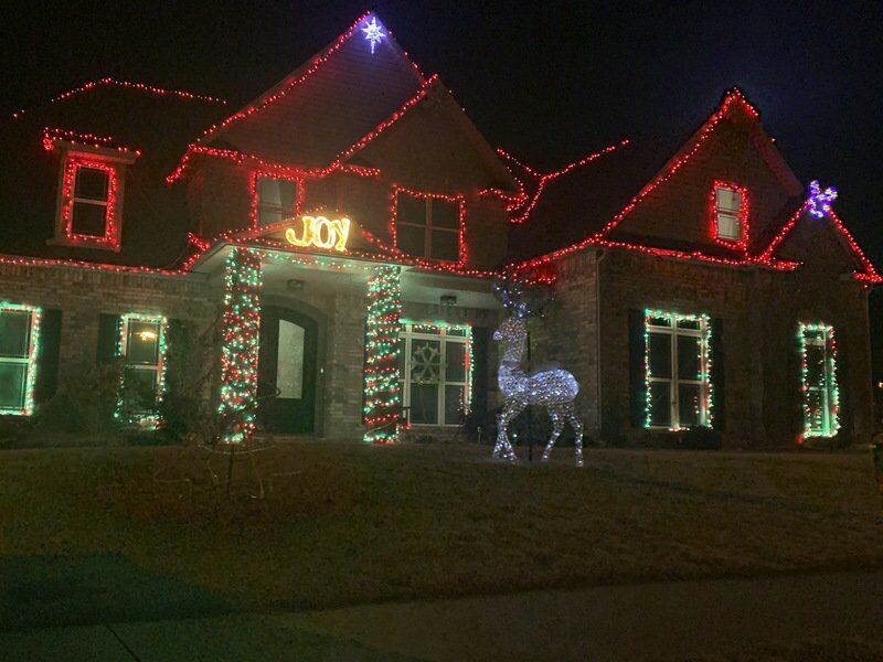 Good exterior illumination: Beene family syncs lights, radio channel to Christmas music - Vimarsana News