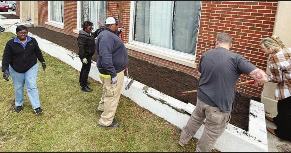 Senior Center unveils new sign and beautification from Leadership McDuffie