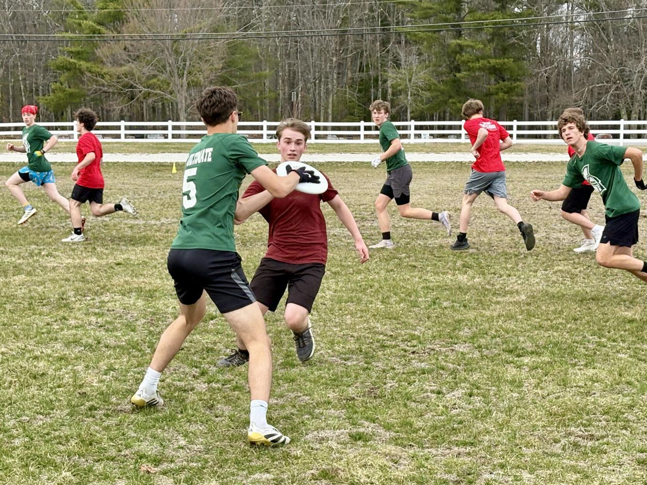 MDI ultimate Frisbee team kicks off season | Sports | mdislander.com