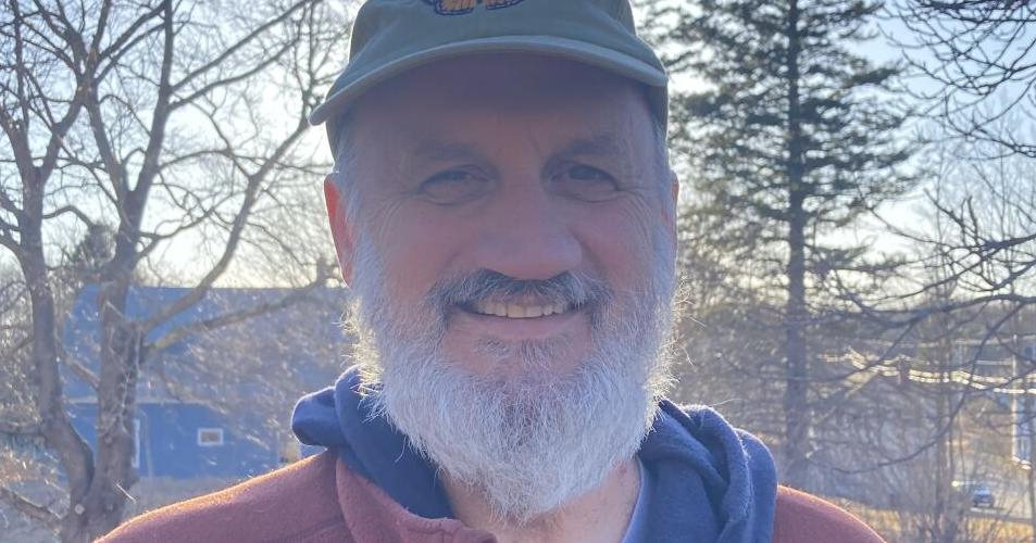 Garden manager discusses importance of pollinators June 27 - Vimarsana News
