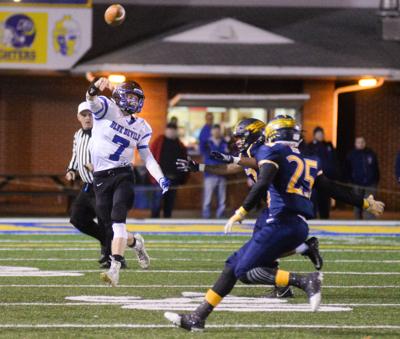 H S Football Farrell Rolls Past Devils Wins D 10 Title Local