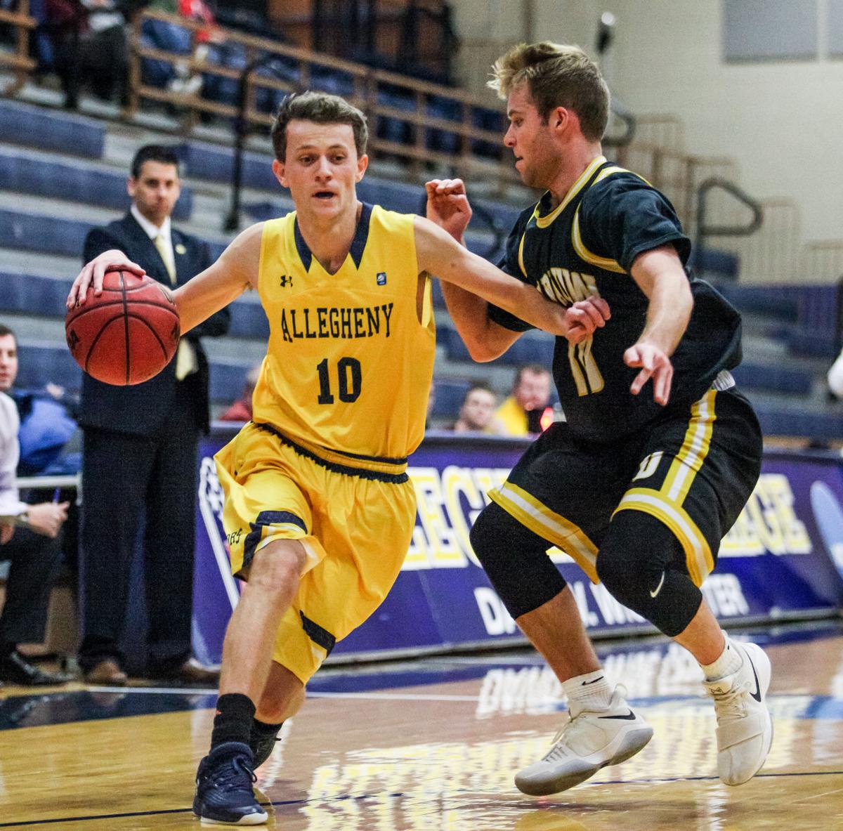 College Basketball Gators Rally Past Wabash To Sweep Weekend