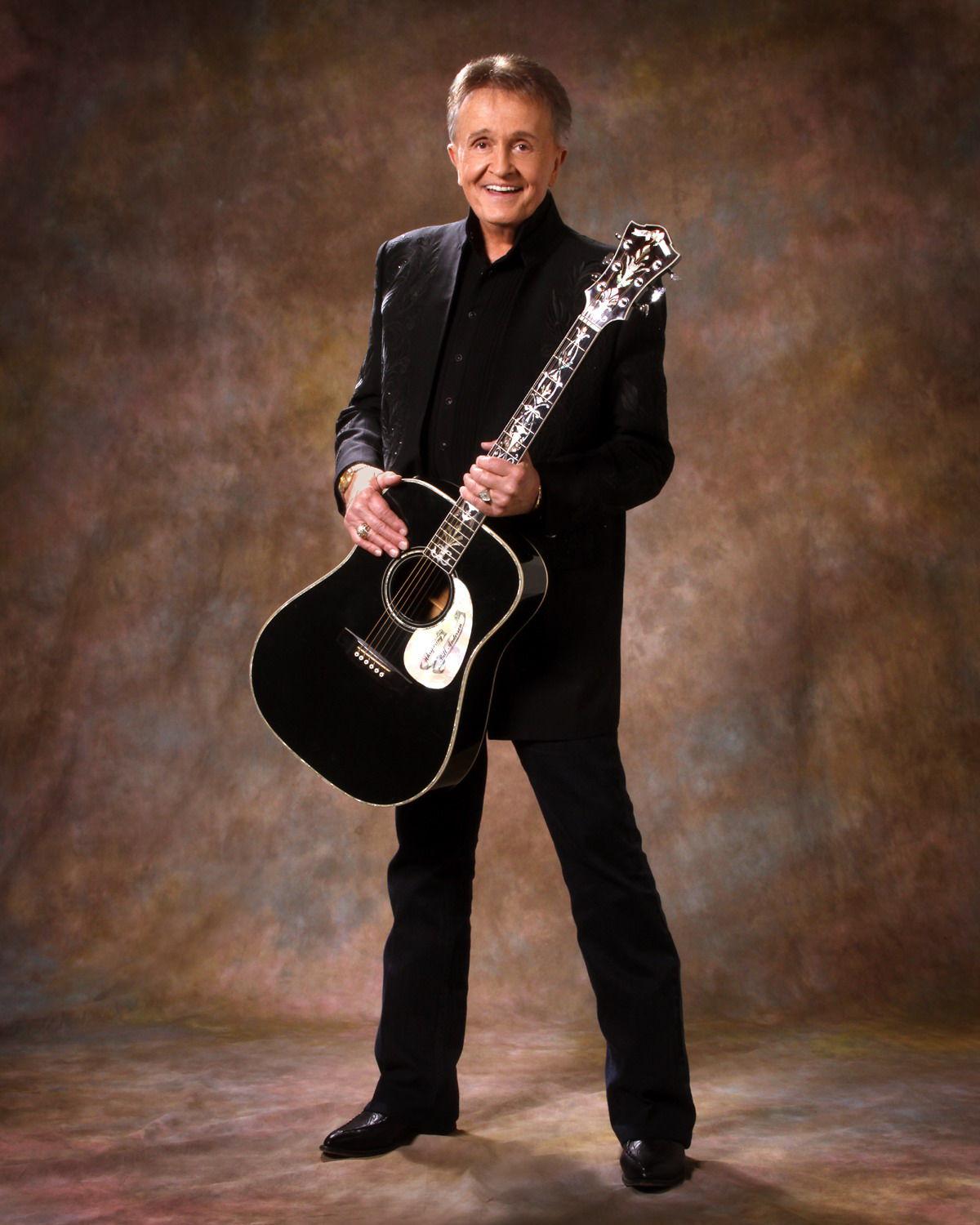 The Unforgettable Voice Of Country Music Silenced Whispering Bill Anderson Passes Away - plk9i57