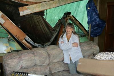 Conneaut Lake Area Woman And Friends Have Near Death Experience As Huge Tree Crashes Into Mobile Home News Meadvilletribune Com