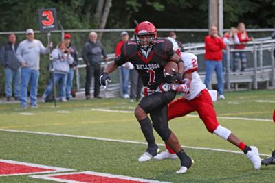 H S Football Bulldogs Eagles Renew Hard Hitting Rivalry Local