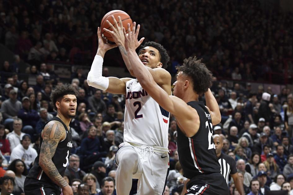 Bouknight Leads Uconn To Ot Upset Of Cincinnati Sports