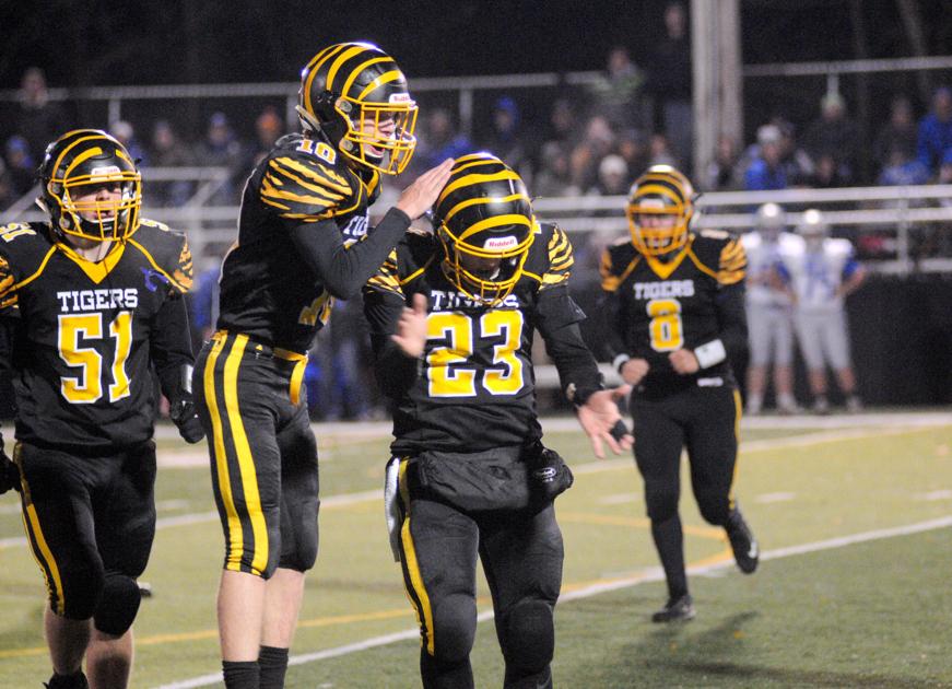 Maplewood Takes On Farrell Aims For First District 10 Title