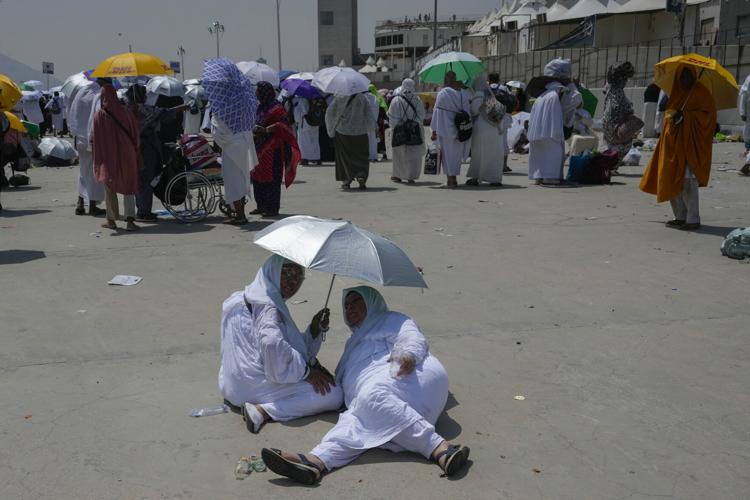 Pilgrims commence the final rites of Hajj as Muslims celebrate Eid al ...