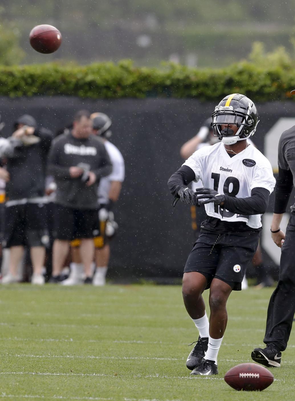 Steelers rookie receiver Johnson learning to tune out AB comparisons