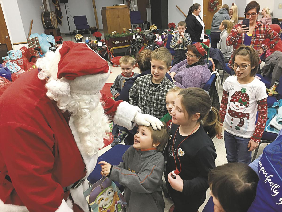 sheetz workers team up with santa for kidz party news meadvilletribune com sheetz workers team up with santa for