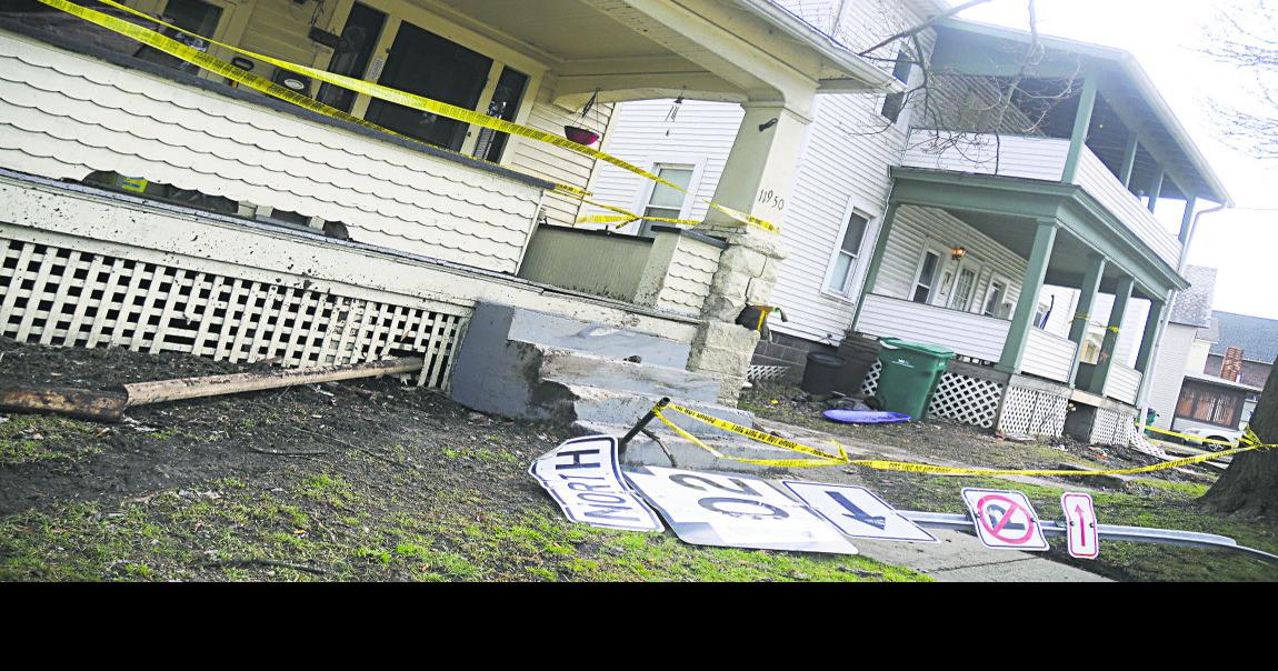 Highspeed chase results in two damaged houses, Meadville man arrested