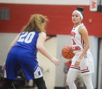 H S Girls Basketball Lady Bulldogs Overcome Early Slump To Beat