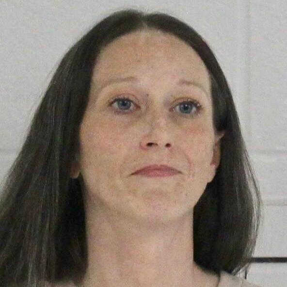 Woman gets probation for taking pictures in court - Vimarsana News