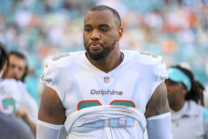 Miami Dolphins defensive tackle Raekwon Davis (98) is introduced