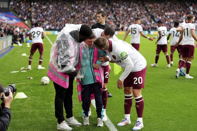 West Ham's Soucek and Bowen pull ball boy from underneath collapsed  advertising screen during game | National Sports | meridianstar.com