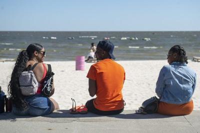 Gulf Coast tourism posts strong summer as businesses brace for economic uncertainty