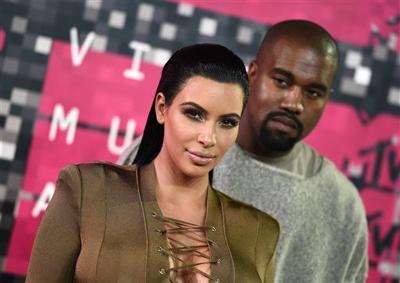 Kim Kardashian West and Kanye West on the VMA Red Carpet 2015