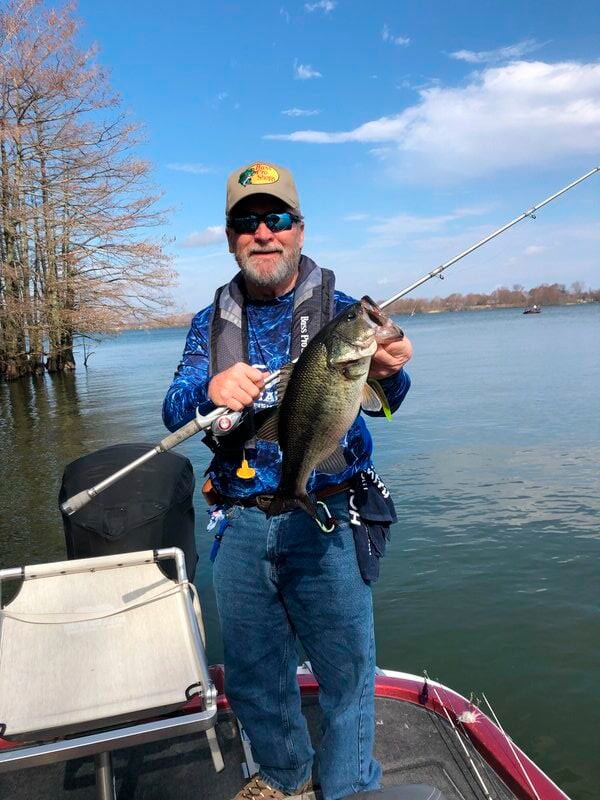 MIKE GILES: Guide Terry Bates catching bass on Lake Washington