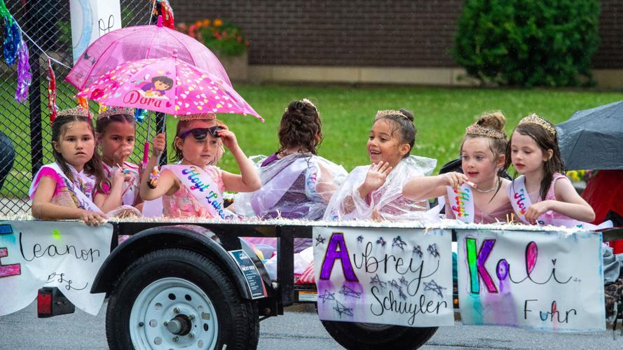Hoyt Lakes Water Carnival Parade Gallery
