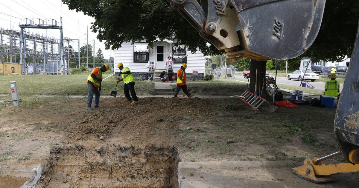 Flint's still-unfinished lead pipe replacement serves as cautionary