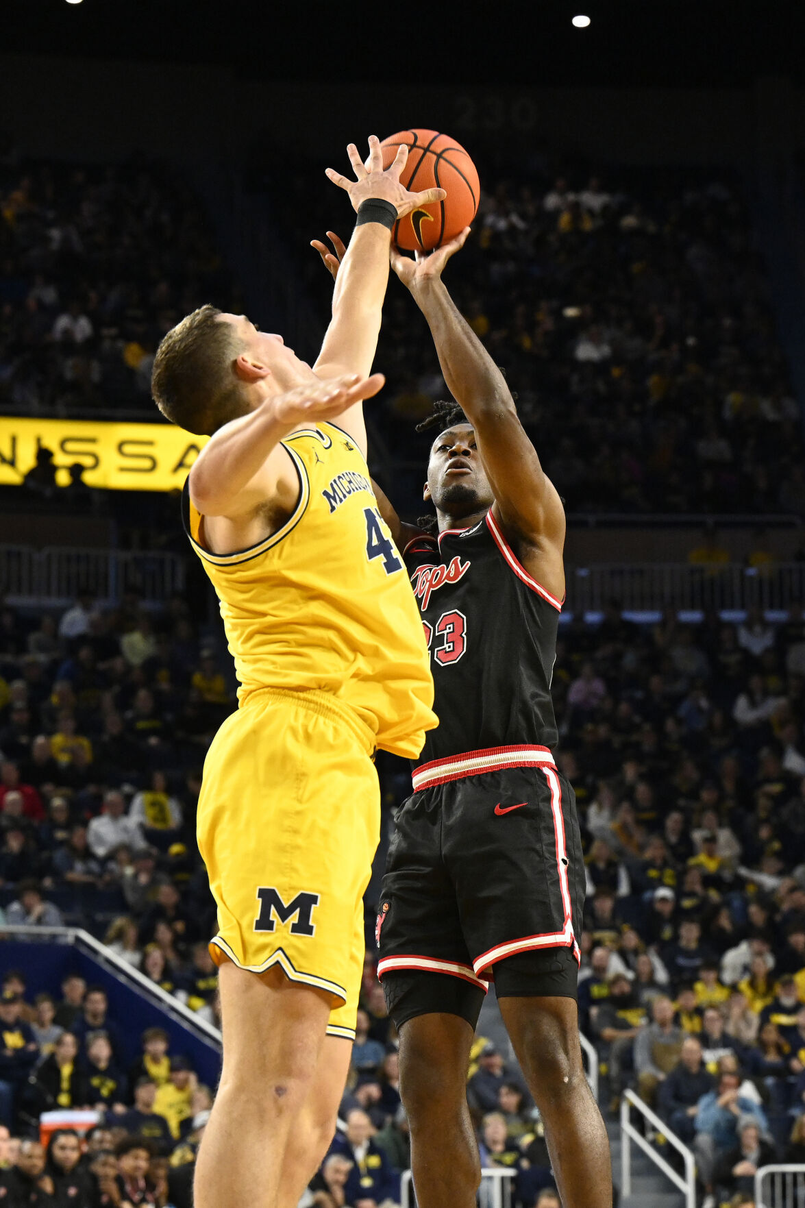 Michigan Rolls To 112-64 Victory Over Western Kentucky | National ...