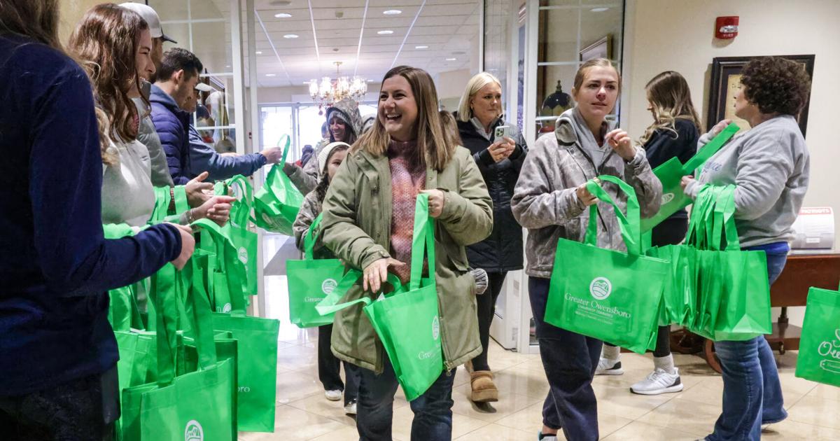 Shoppers support local small businesses on Small Business Saturday ...